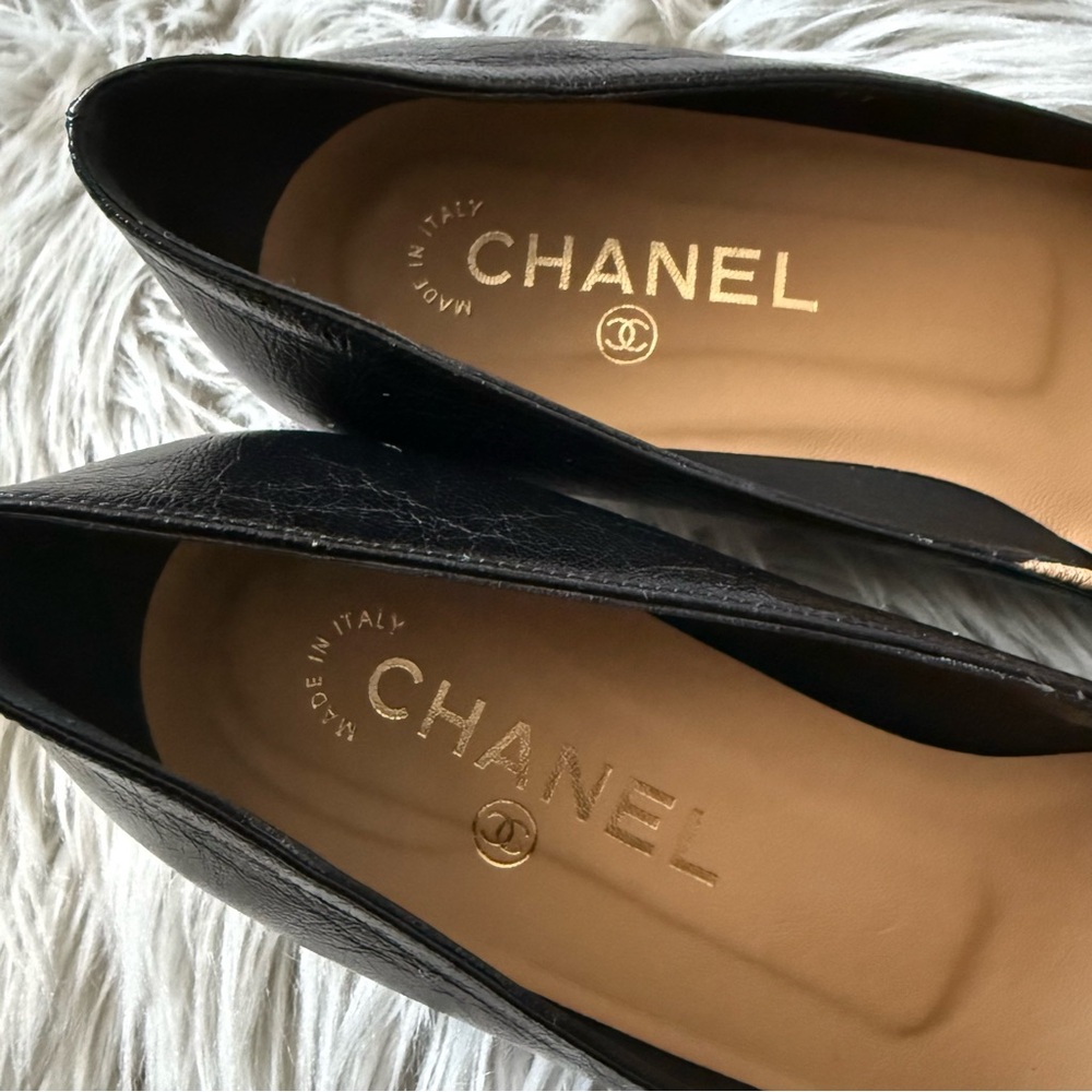 CHANEL Classic Two-Tone Leather CC Bow Cap Toe Scrunch Pumps Beige Black EU 38.5 - Picture 4 of 13
